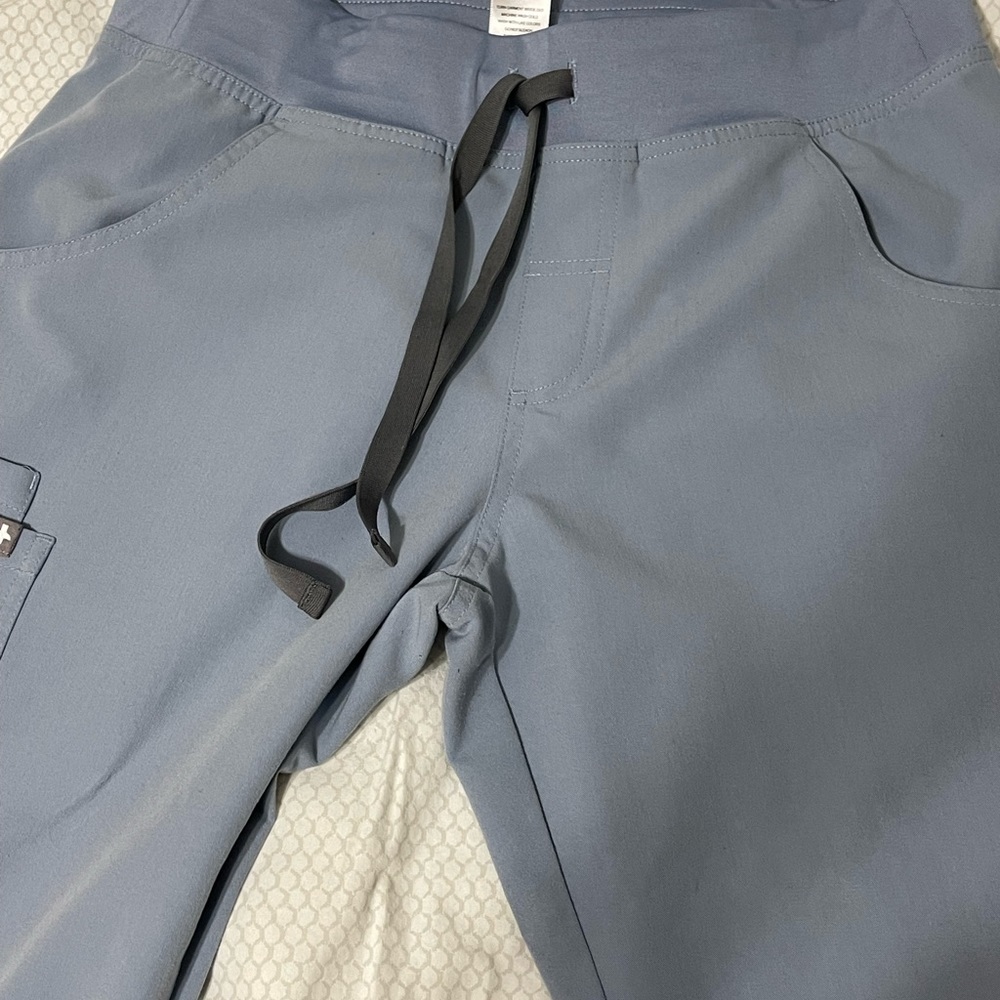 Figs kade scrub pants. Size: Small petite